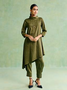 Aarke Ritu Kumar - Women Green Solid/Plain Polyester Kurta with Pant