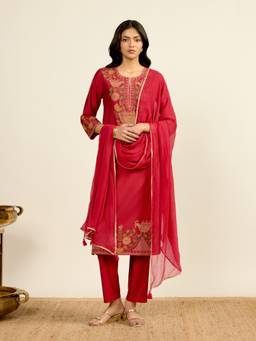 Aarke Ritu Kumar - Women Red Floral Viscose Blend Kurta and Pant with Dupatta