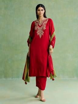 Aarke Ritu Kumar - Women Red Floral Viscose Kurta and Pant with Dupatta
