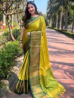 Vastranand - Traditional Kanjivaram Silk Saree With Unstitched Blouse