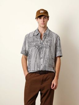 The Bear House - Men Printed Casual Half-Sleeve Shirt