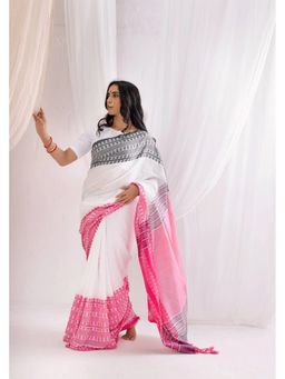 VASTRA RAAG - White Begumpuri Handloom Cotton Saree with Unstitched Blouse