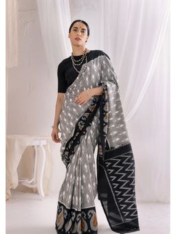 VASTRA RAAG - Grey Pochampally Double Ikat Handloom Cotton Saree with Unstitched Blouse