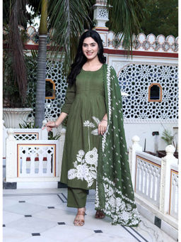Miravan - Green Floral Kurta with Pant and Dupatta (Set of 3)