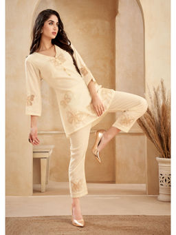 KAFTANIZE - Off White Embroidered Kurti with Pant (Set of 2)