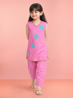Vastramay - Girls Pink Cotton Slub Embroidered Kurta with Pant