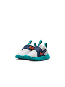 Nike - Kids Team Hustle D 12 Basketball Shoes - White