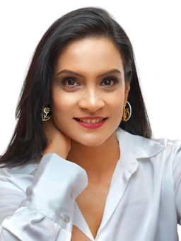 LuxeVogue - Radiant Romance: Giraffe-Scenic Inspired Round Diamond Like Hoop Earrings