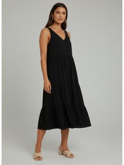 Twenty Dresses by Nykaa Fashion - Crepe Plain Sleeveless Black Midi Dress