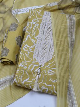 MEENA BAZAAR - Women Mustard Floral Printed Unstitched Kurta With Pant & Dupatta