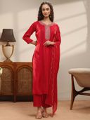 Red color option, Sold out, Currently selected