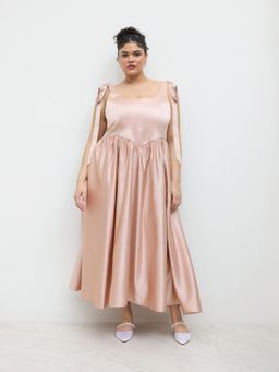 Cider - U-neckline Bowknot Pleated Maxi Dress Curve & Plus