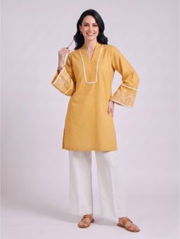 Barara Ethnic - Yellow & White Embroidered Kurti