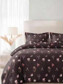 the White Moss - Maroon Microfibre Floral Bedsheet with Pillow Covers