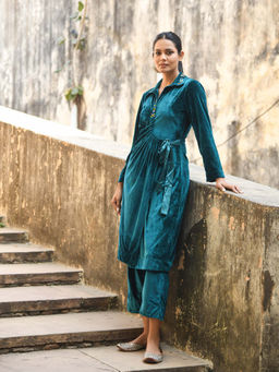 NUHH - I Love Peacock Velvet Tie Up Kurta and Pant (Set of 2)