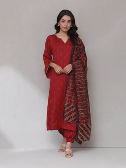 Aarke Ritu Kumar - Red Yarn Dyed Kurta with Pant and Dupatta (Set of 3)