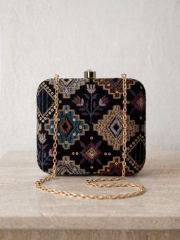 ARTKLIM - Elegant Black Embroidered Clutch with Detachable Strap