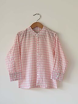 Love the world today - Barefoot Boy Shirt In Blush Pink Rhombus