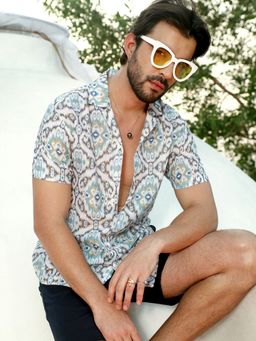 Campus Sutra - Men Ivory White & Sage Green Ikkat Shirt