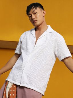 Campus Sutra - Men Chalk White Embroidered Zig-Zag Shirt