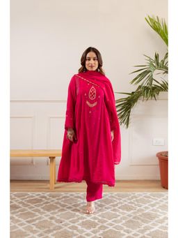 Nehamta - Women Pink Embroidered Kurta with Pant and Dupatta