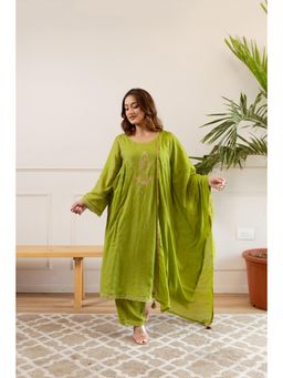 Nehamta - Women Green Embroidered Kurta with Pant and Dupatta