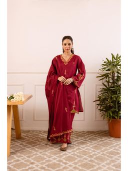 Nehamta - Women Red Embroidered Kurta with Pant and Dupatta