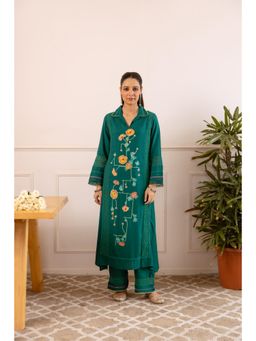 Nehamta - Women Green Floral Embroidered Kurta with Pant