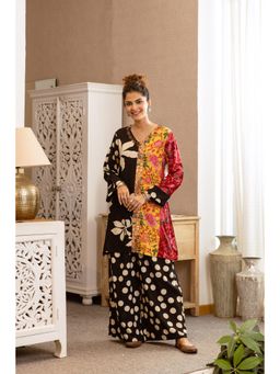 Nehamta - Women Black Floral Printed Kurta with Palazzo