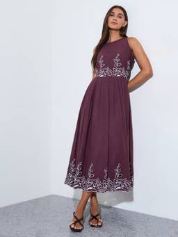 Styli - Women Burgundy Embroidered Round-Neck Sleeveless A-Line Midi Cotton Dress