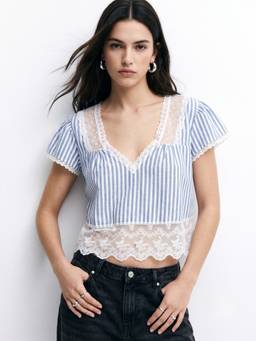 Outzidr - Blue Plunge Neck Striped Crop Top With Lace Inserts