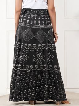 Style Shoes -
                  Black Women Handloom Wrap Around Block Printed Floral
                  Ethnic Motifs Skirt - 1