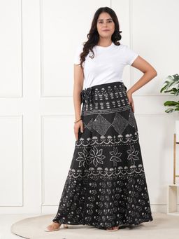 Style Shoes - Black Women
                  Handloom Wrap Around Block Printed Floral Ethnic
                  Motifs Skirt - 3