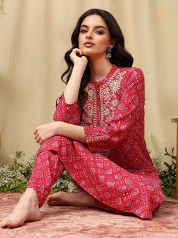 Nayam by lakshita - Women Pink Geometric Printed Calf Length Straight Kurta and Pant (Set of 2)