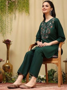 Nayam by lakshita - Green Floral Embroidered Straight Knee Length Kurta and Pant (Set of 2)