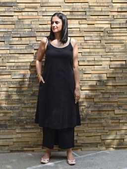 HOUSE OF MOXA - Basic Black Palazzo With Pockets