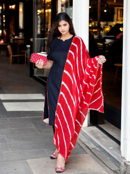 AMIRAS - Kurta With Gota Detailing With Pant & Lehriya Dupatta (Set of 3)