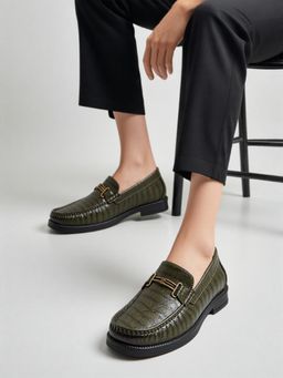 Styli - Men Animal Textured Metal Detailed Slip On Loafers - Olive