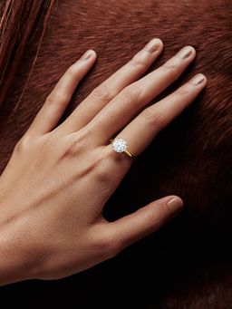 MISS JO - Brilliant Round Shaped Solitaire Engagement Ring