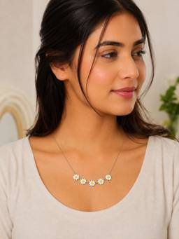 Accessher - Silver-Toned Daisy Necklace for Women