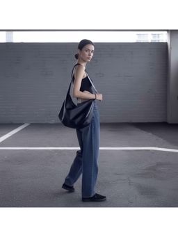 PARTIQ - For Womens, University Class, Casual, Soft Simple Style, Leather Sling Bag - Black