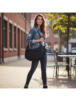 PARTIQ - Nylon Cloth Sports Dumpling Lightweight Waterproof Versatile Crossbody Bag - black