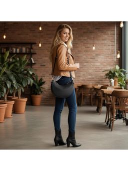 PARTIQ - Litchi Small Handbag with Detachable Strap - Black (M)