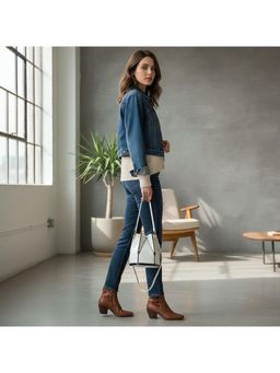 PARTIQ - Trend Drawer Bucket Feel Sling Bag - White (S/M)