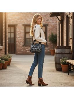 PARTIQ - Dumpling Versatile Niche Small Fragrance Style Handbag With Detachable Strap - Black