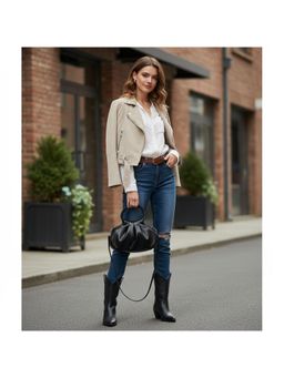 PARTIQ - Cloud Hand Style Hand-Held Outgoing Niche Pleated Handbag with Detachable Strap - Black