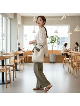 PARTIQ - Capacity Lazy Style Bucket Bag - Off White