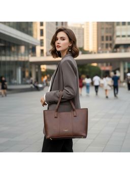 PARTIQ - Versatile Travel Underarm Handbag - Brown