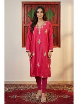 Aurelia - Magenta Embroidered Zari Work Acrylic Blend Straight Kurta