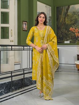 Vaamsi - Women Pink Viscose Ikat Straight Kurta With Pant & Dupatta